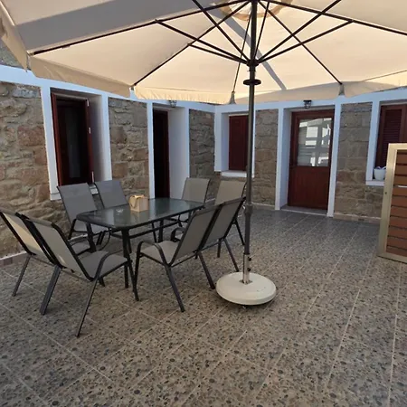 Savva's Premium House * Λάρδος